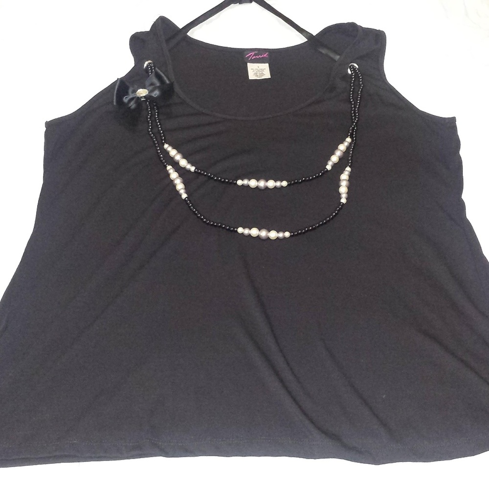 torrid Necklace-Black Sleeveless Tank Top